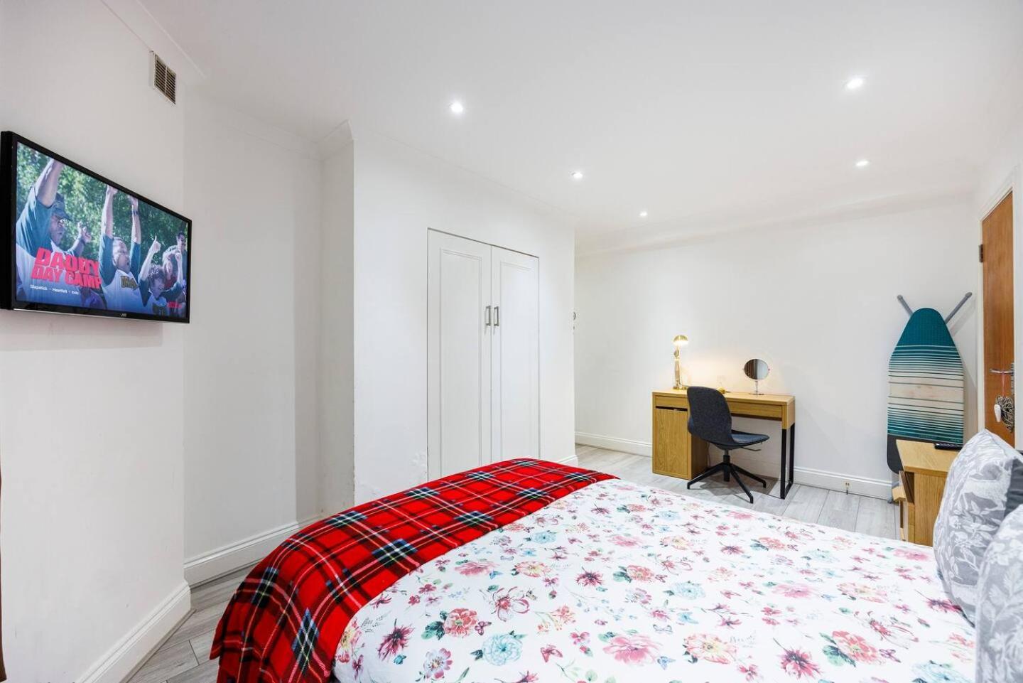 3 Bed 3 Bathroom Flat In Kensington B Lejlighed *