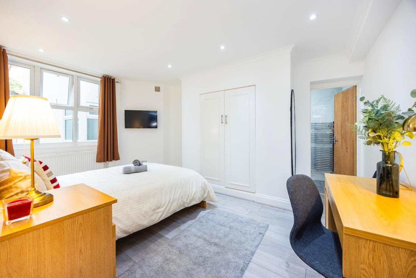 3 Bed 3 Bathroom Flat In Kensington B Lejlighed London