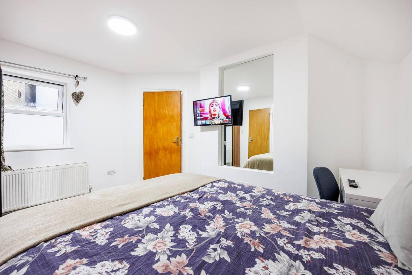 3 Bed 3 Bathroom Flat In Kensington B Lejlighed
