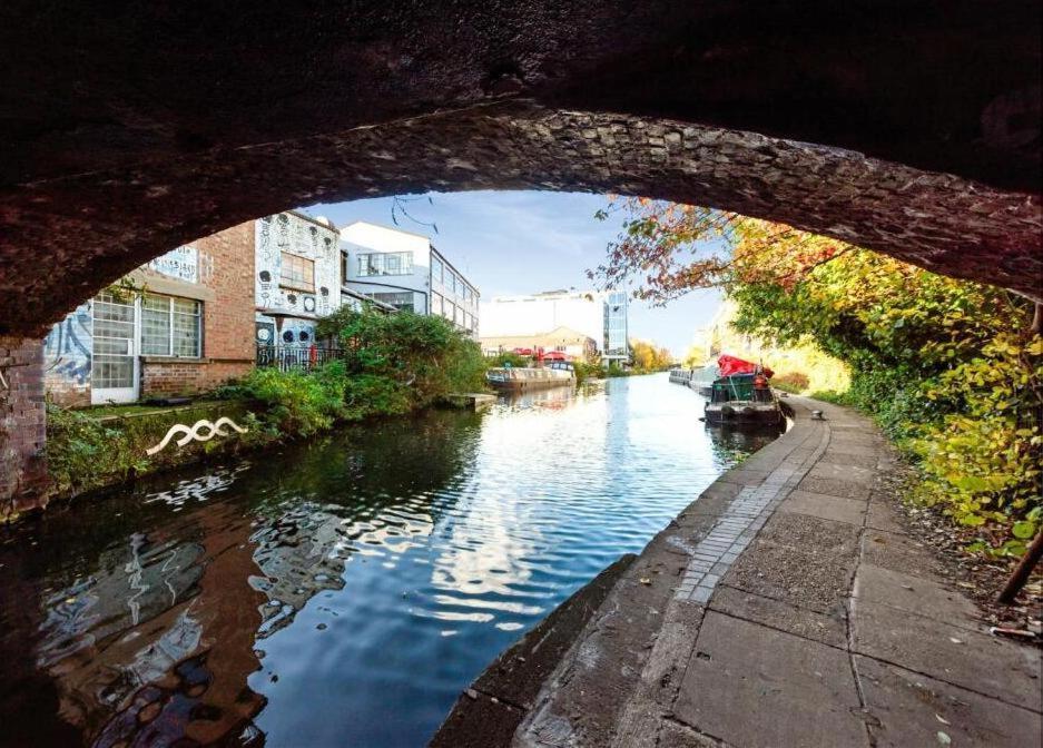 New Stylish 2 Bed 2 Bathrooms Flat Next To Canal London
