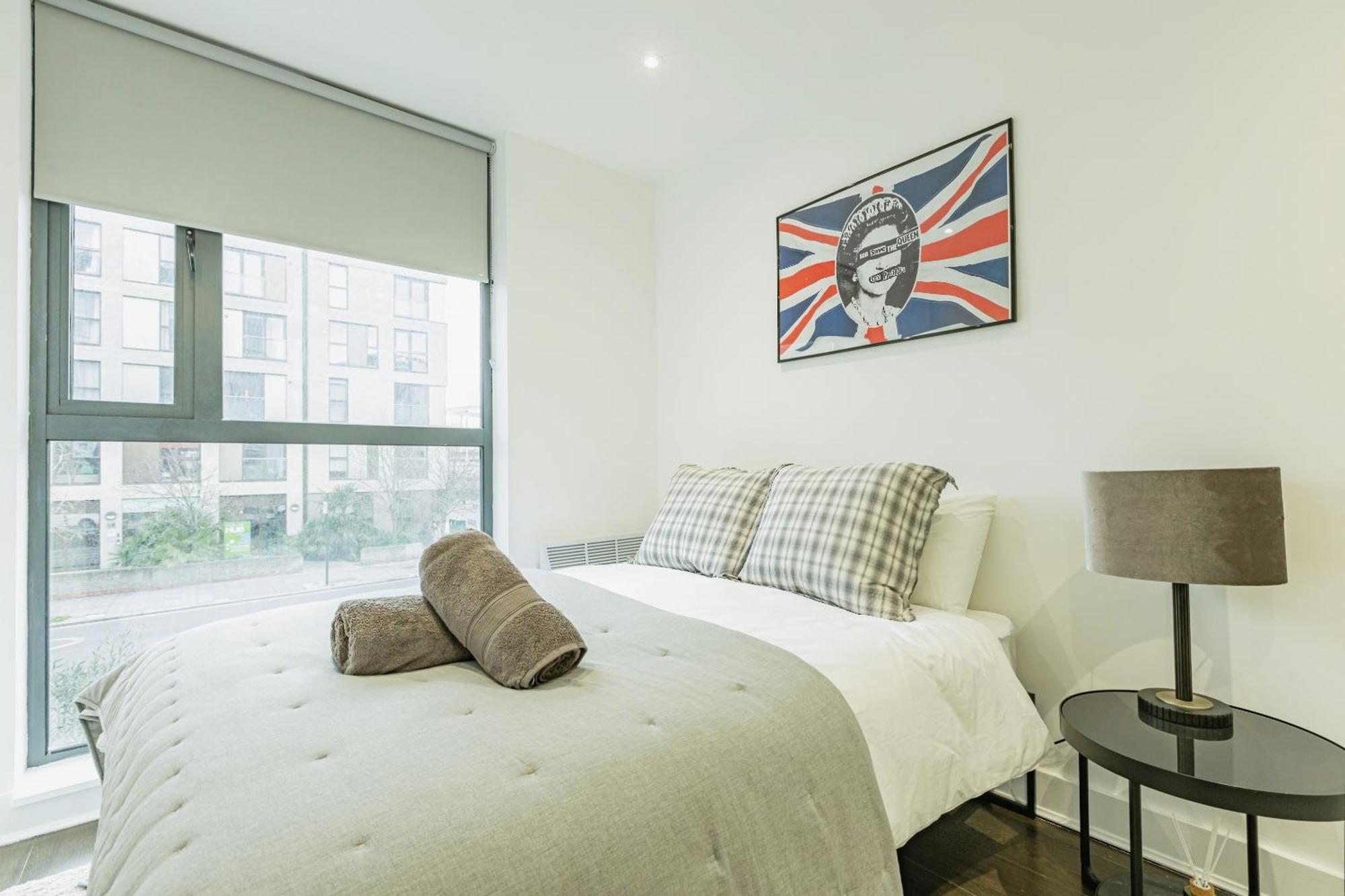 New Stylish 2 Bed 2 Bathrooms Flat Next To Canal Apartment *