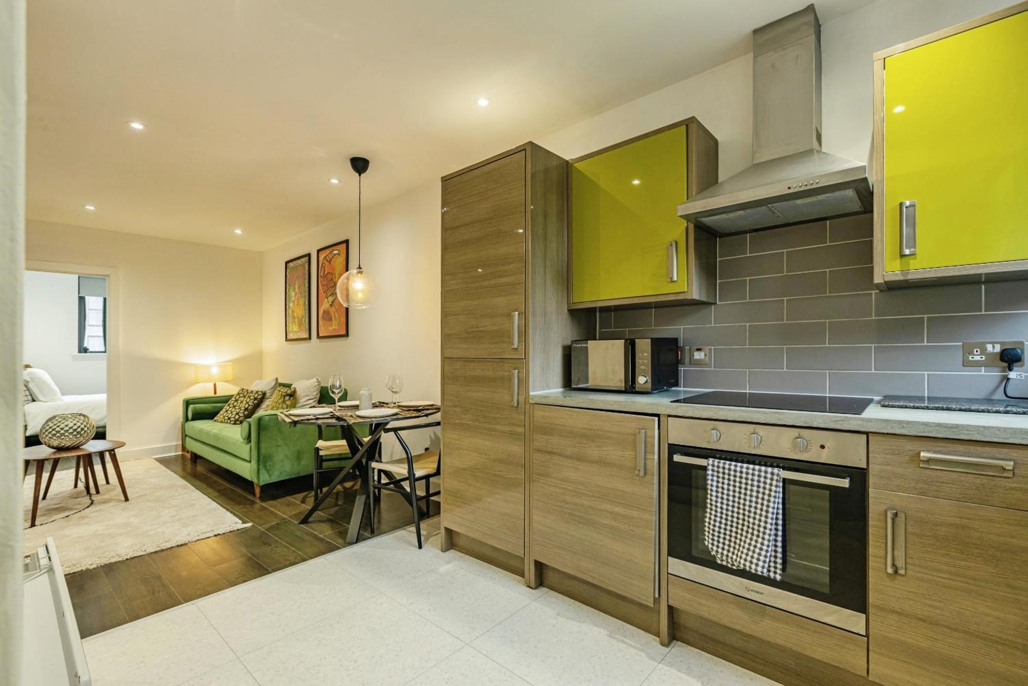 New Stylish 2 Bed 2 Bathrooms Flat Next To Canal London