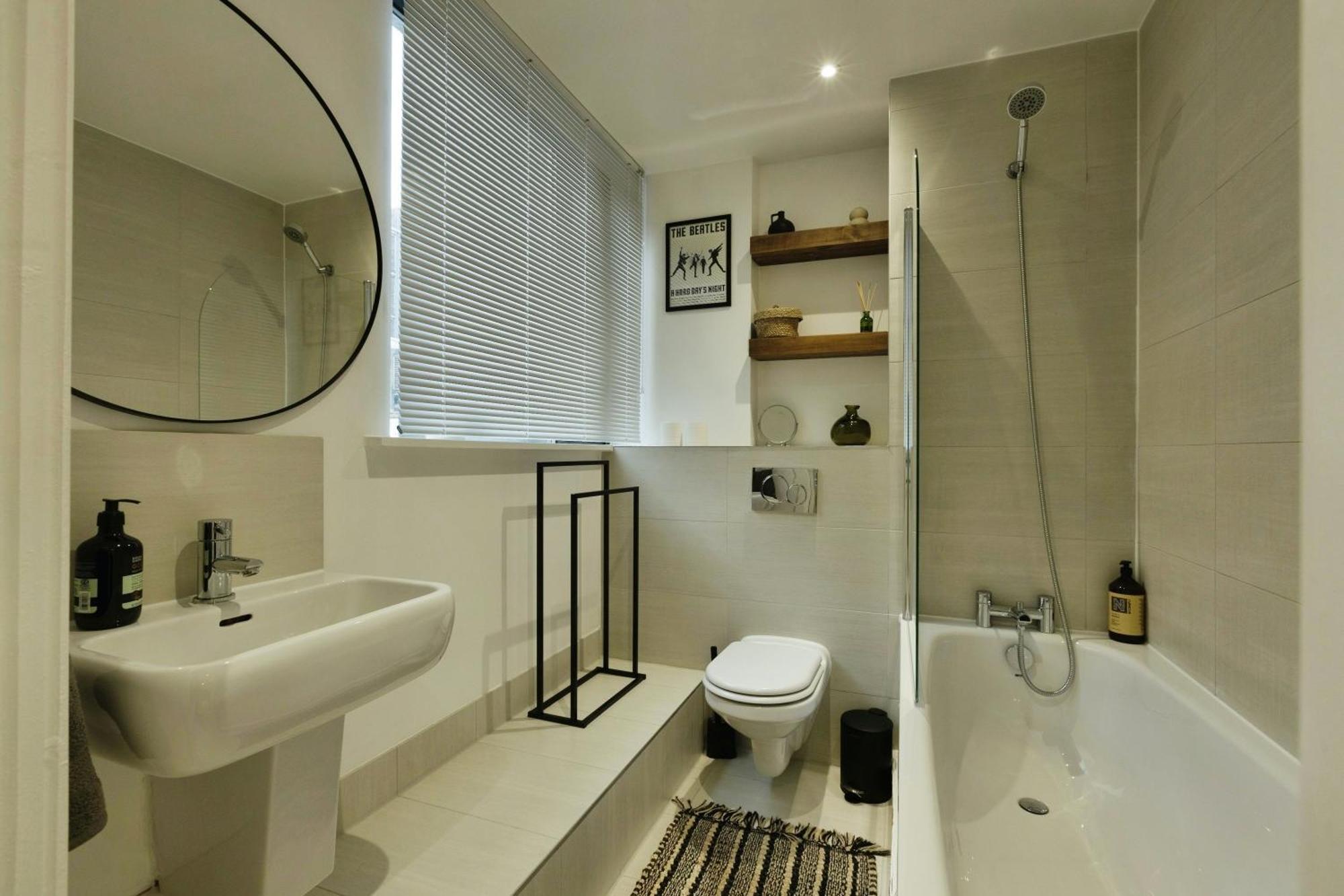 New Stylish 2 Bed 2 Bathrooms Flat Next To Canal London