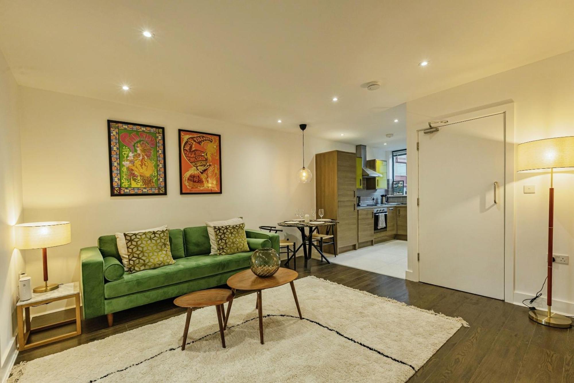 New Stylish 2 Bed 2 Bathrooms Flat Next To Canal Apartment London