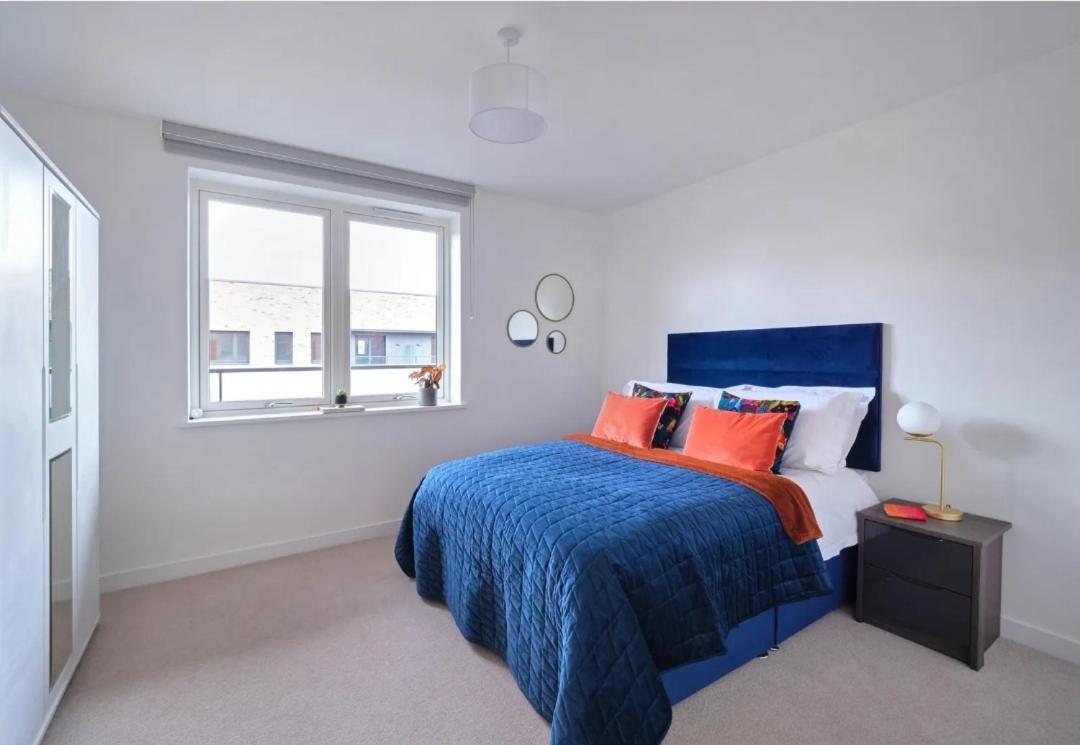 Large 1 Bedroom In Canning Town Close To Excel London, 02 Arena, Canary Wharf With Free Parking Apartment