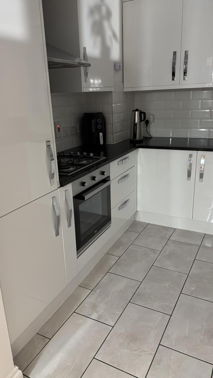 Betty Homes - Nearby Angel And Highbury * Londen