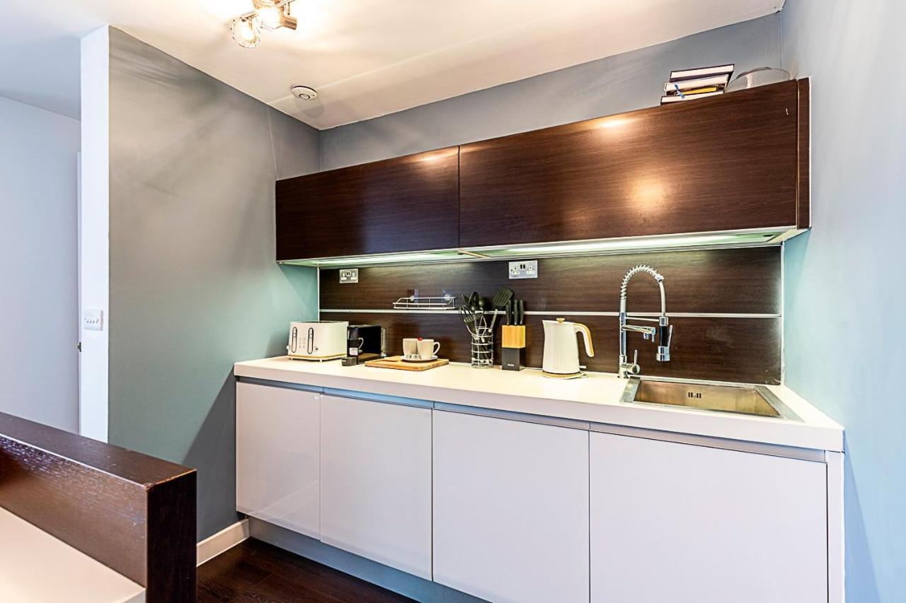 Apartment Airy 2-bedroom Flat With Balcony London