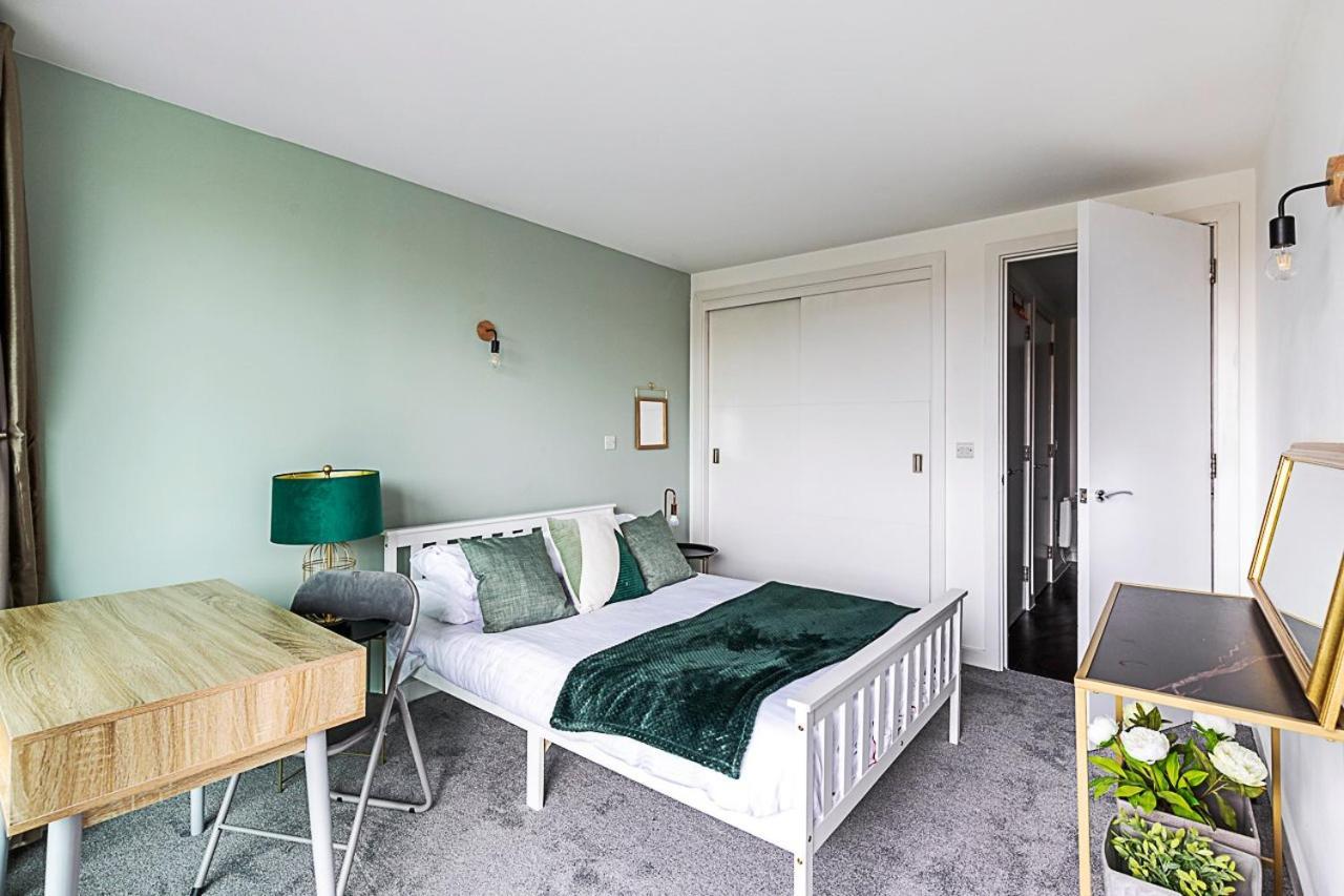 Apartment Airy 2-bedroom Flat With Balcony