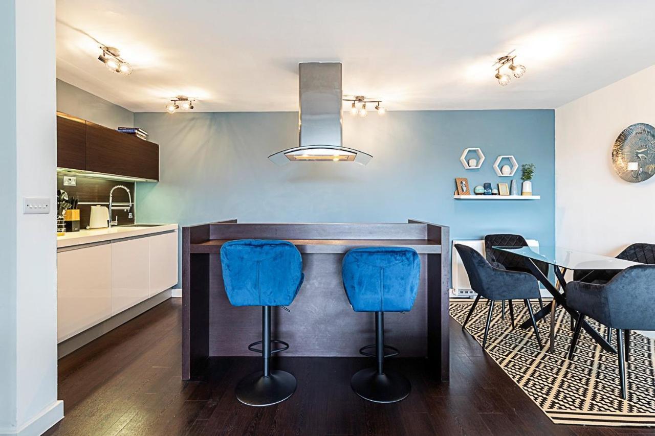 Airy 2-bedroom Flat With Balcony Appartement Londen