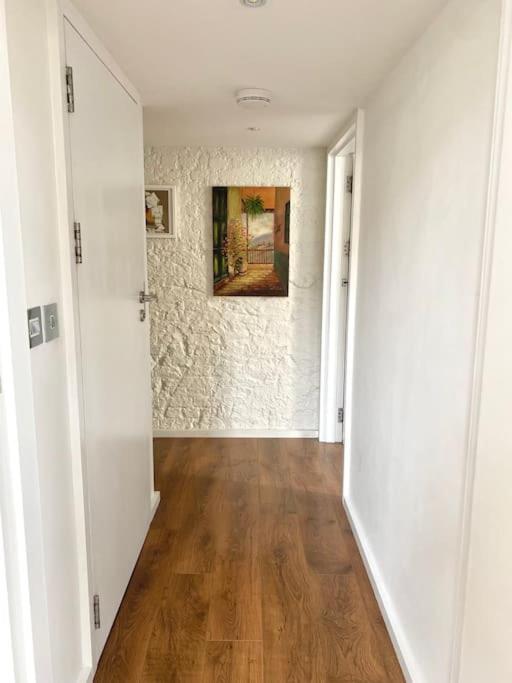 Bright And Spacious Victorian Conversion Lägenhet *