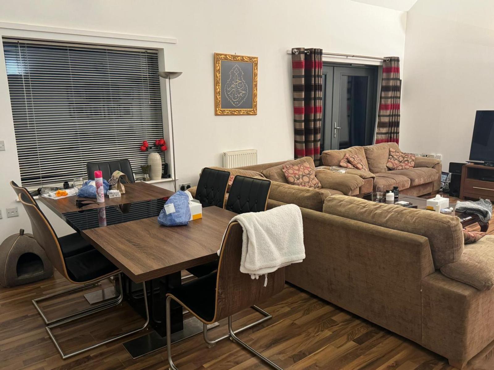 High Quality Lovely Full Flat Near The Station In Leilighet London