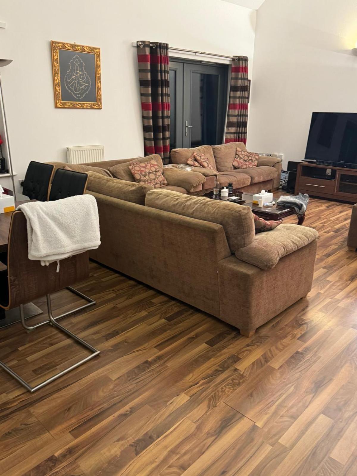 High Quality Lovely Full Flat Near The Station In Leilighet *