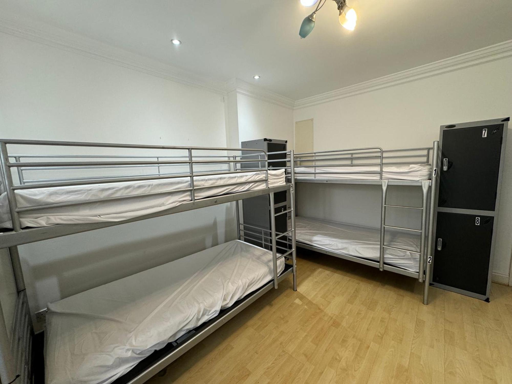 Hostel 365 *