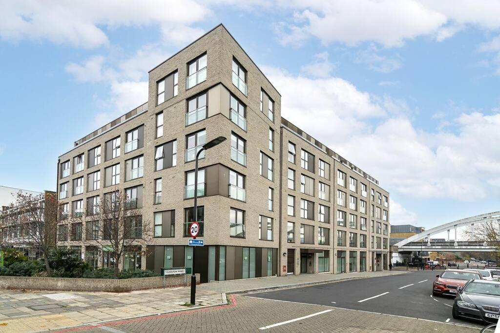 Urban Chic: Modern Flat East Next To Canal * Londen