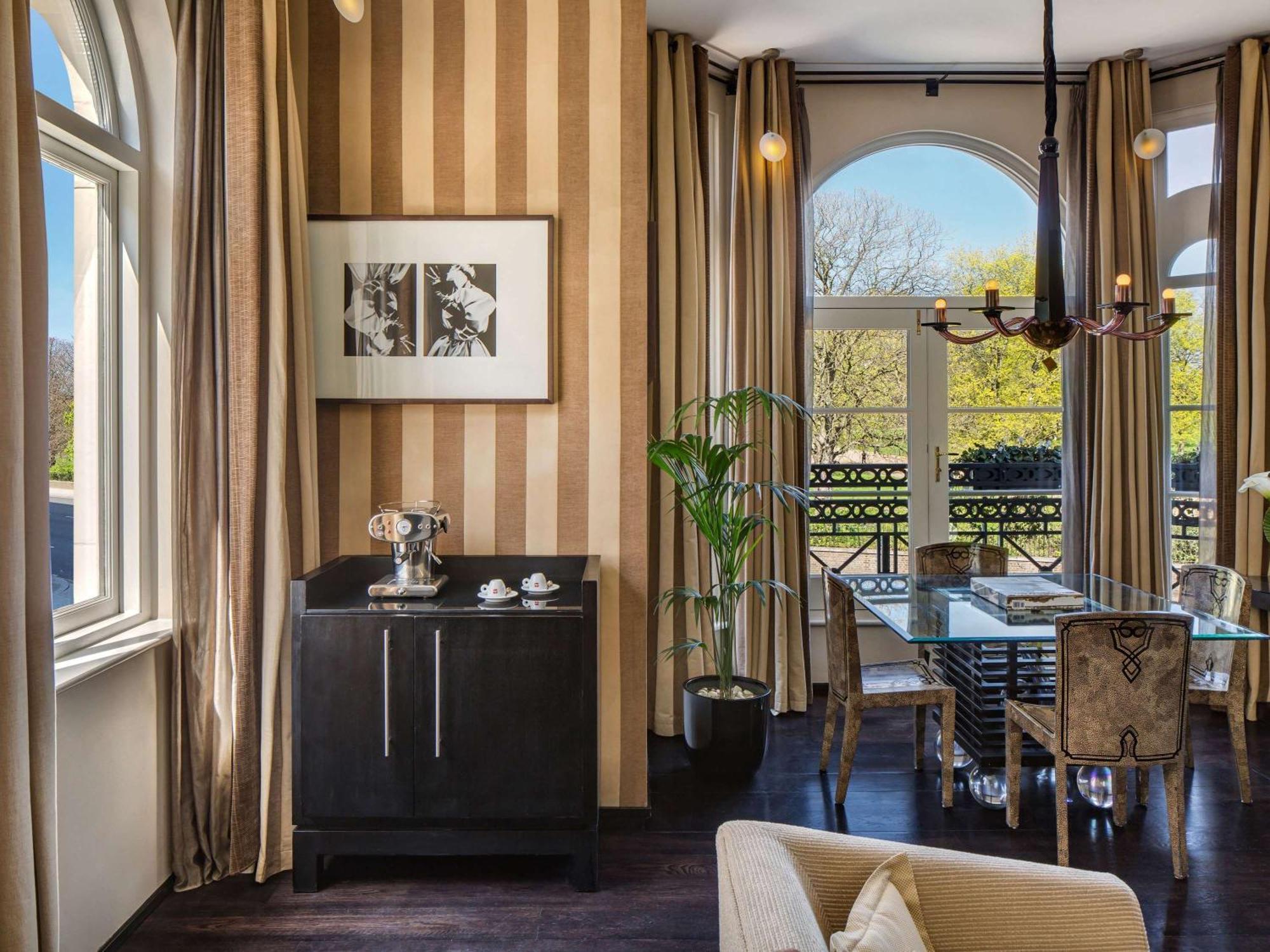 60 Hyde Park Gate Hotel 5*