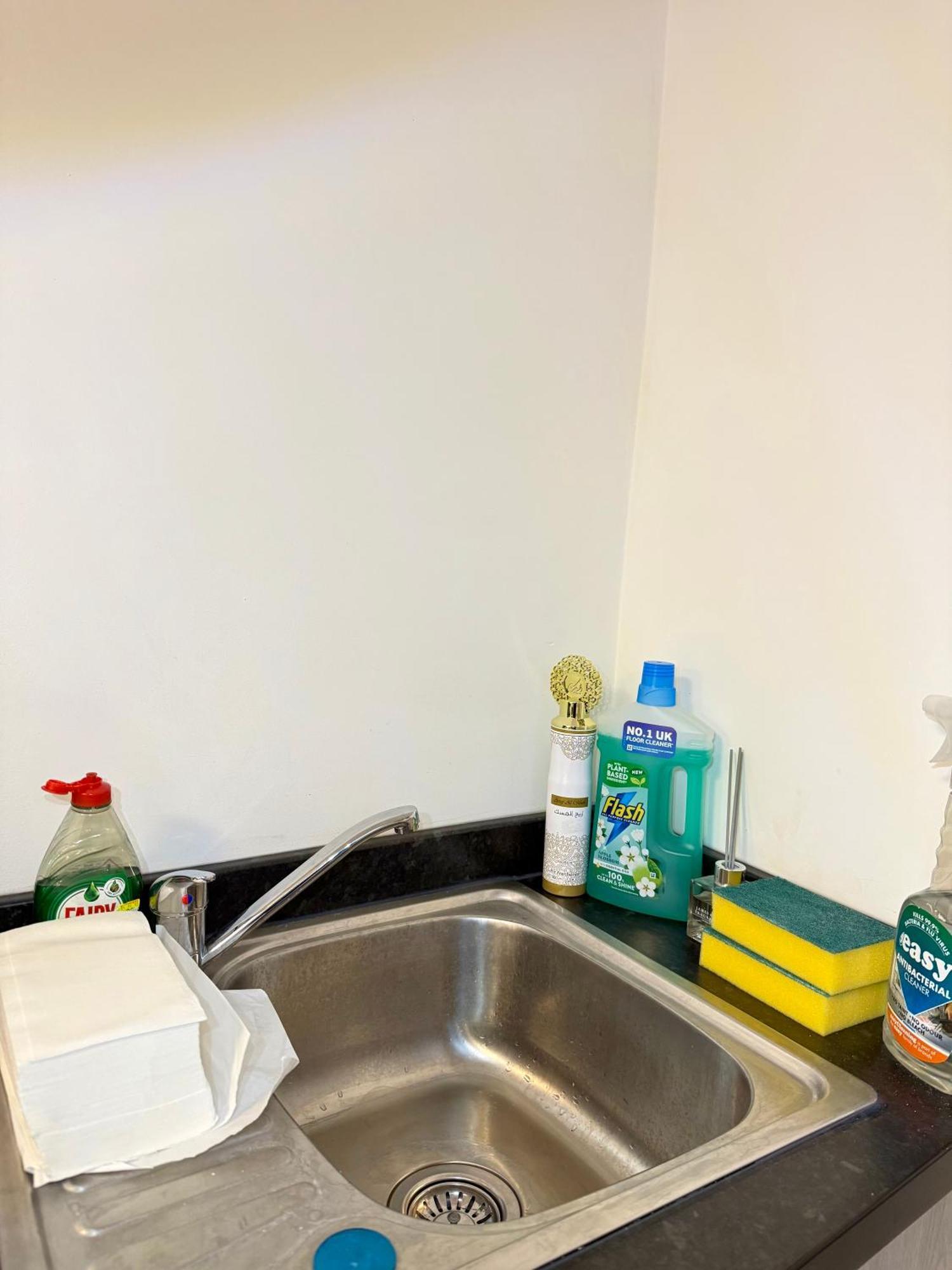 Luxury - Near Heathrow Airport - Free Parking Lejlighed *