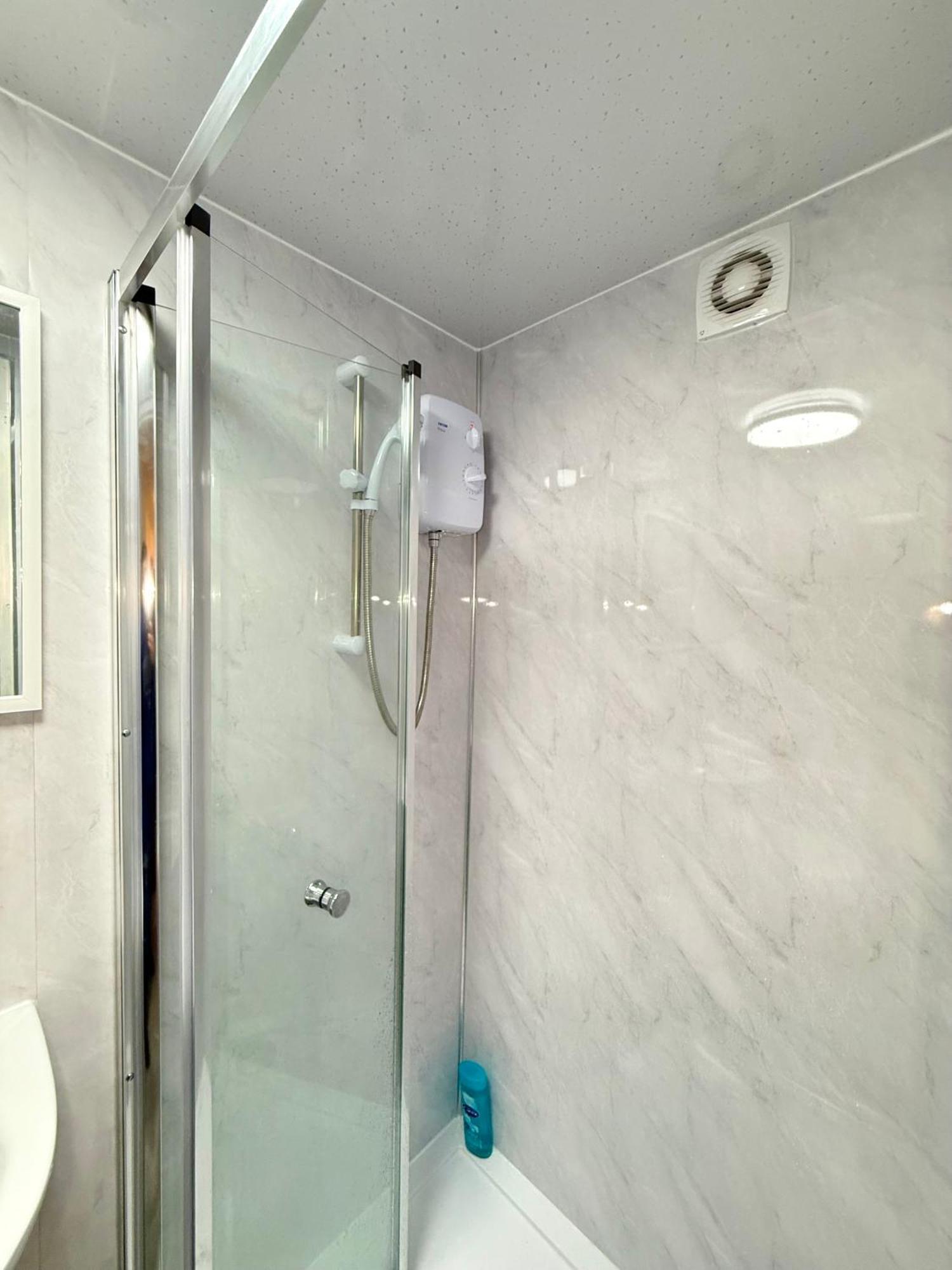 Lejlighed Luxury - Near Heathrow Airport - Free Parking London