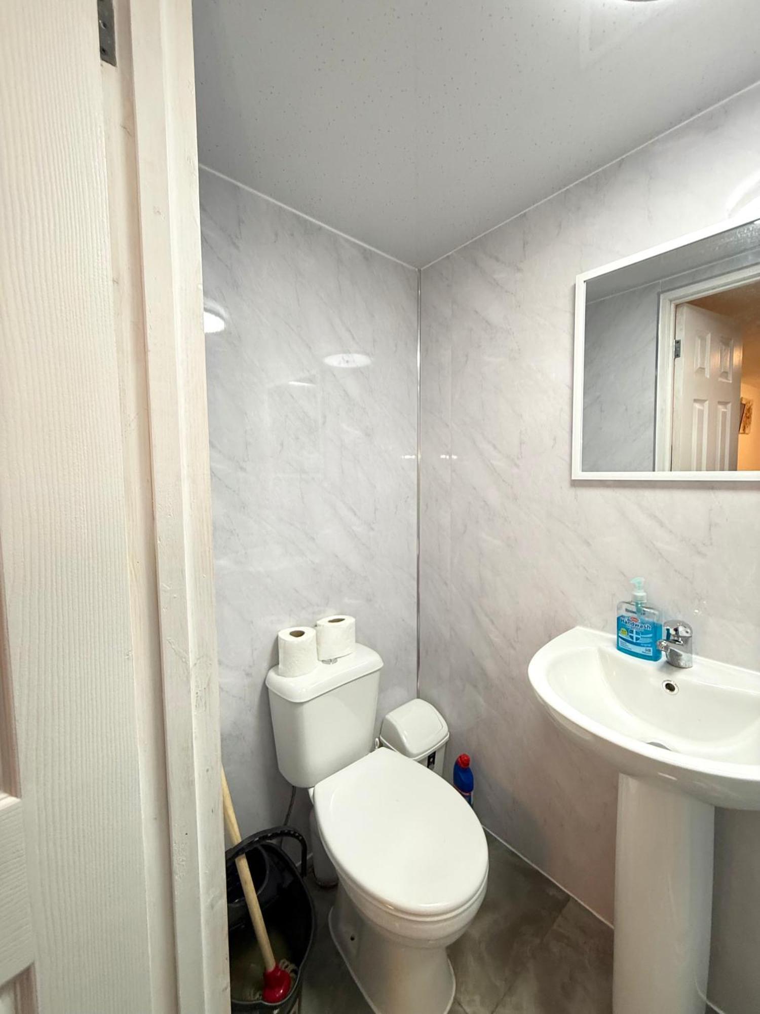 Luxury - Near Heathrow Airport - Free Parking Lejlighed London