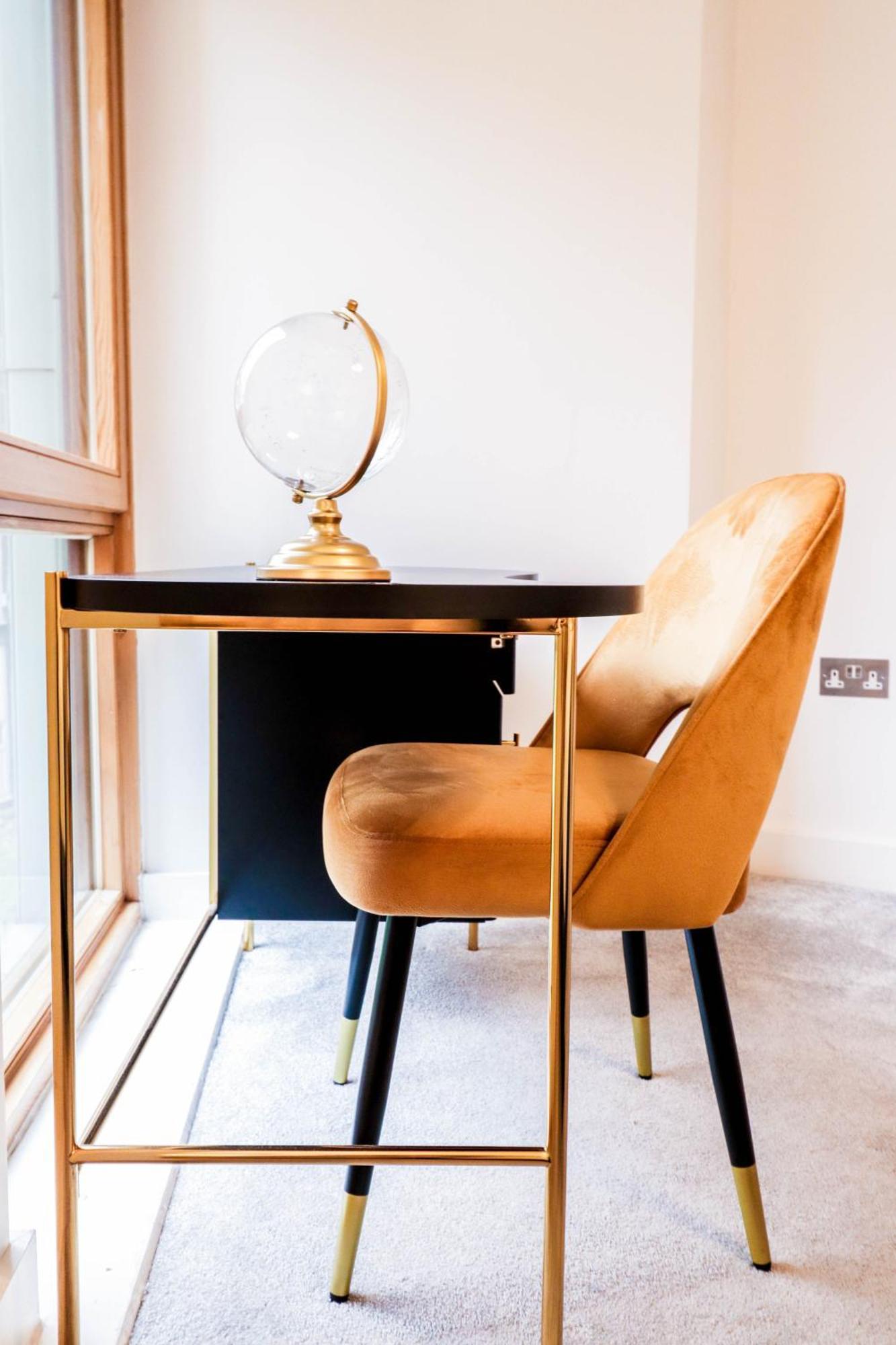 Stunning Bridge Flat With Balcony - Close To Borough Market Apartment