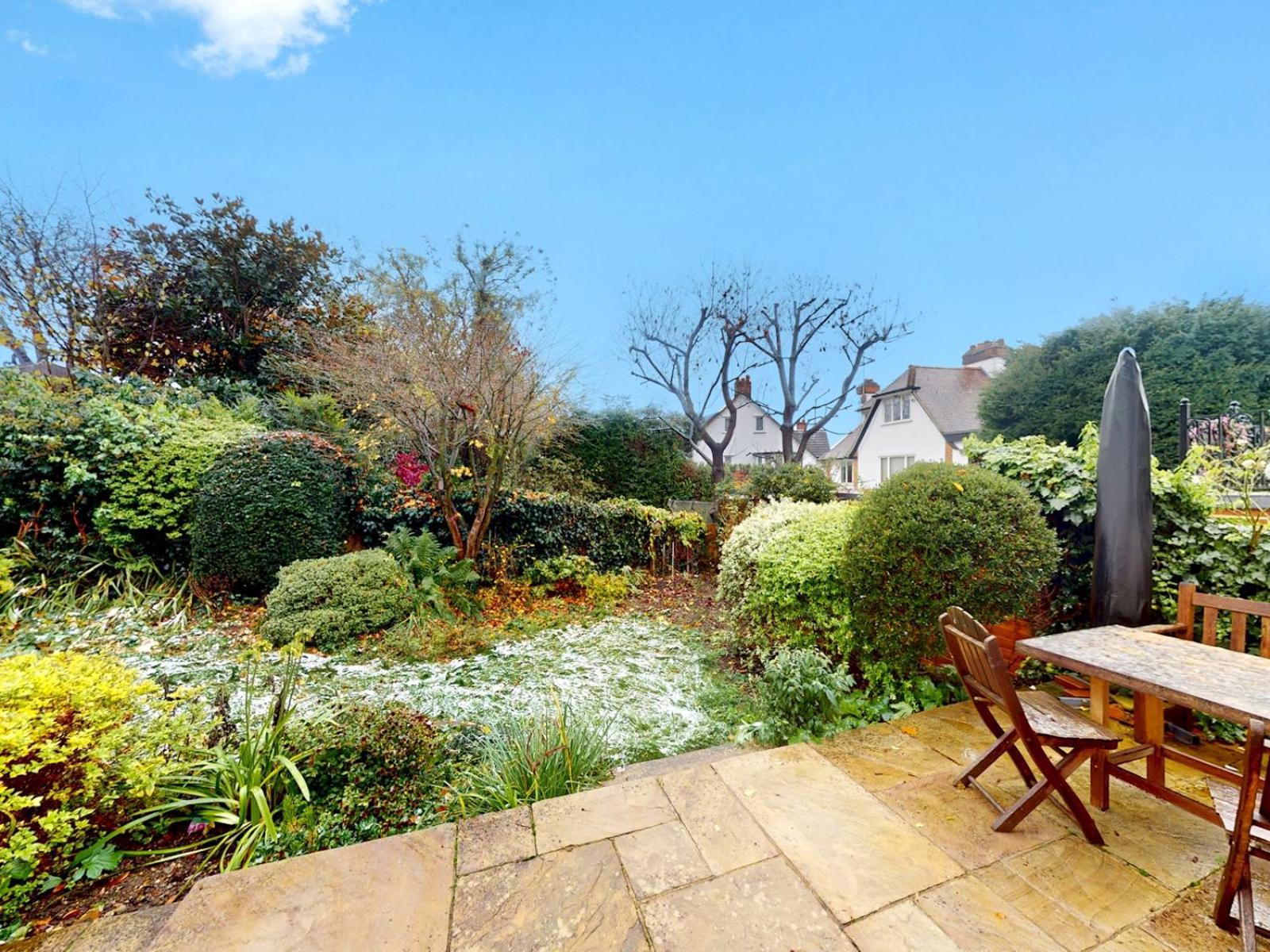 Pass The Keys Charming House In Golders Holiday home