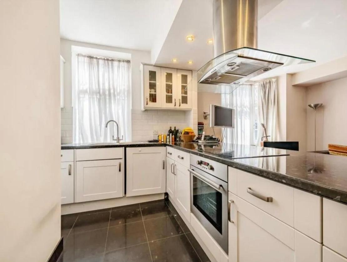 Queensway One Bedroom Apartment London