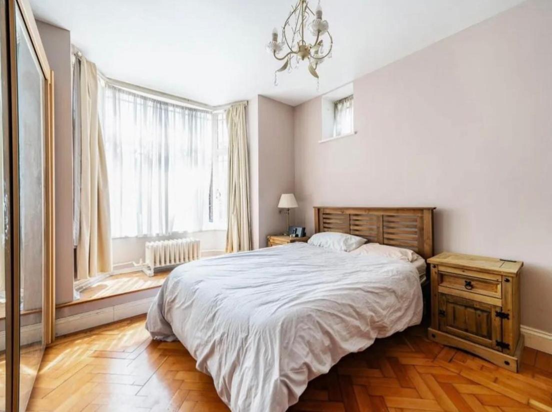 Queensway One Bedroom