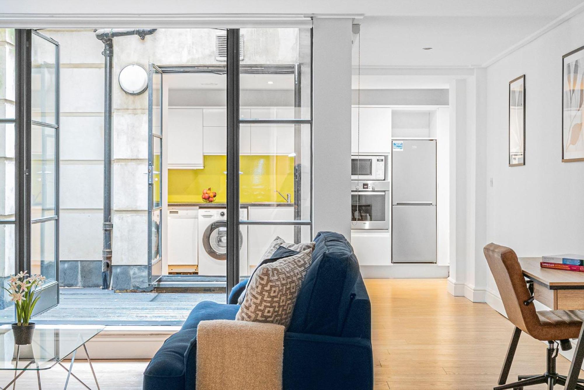 Heart Of Holborn - 2br With Patio - Cityapartmentstay Lägenhet