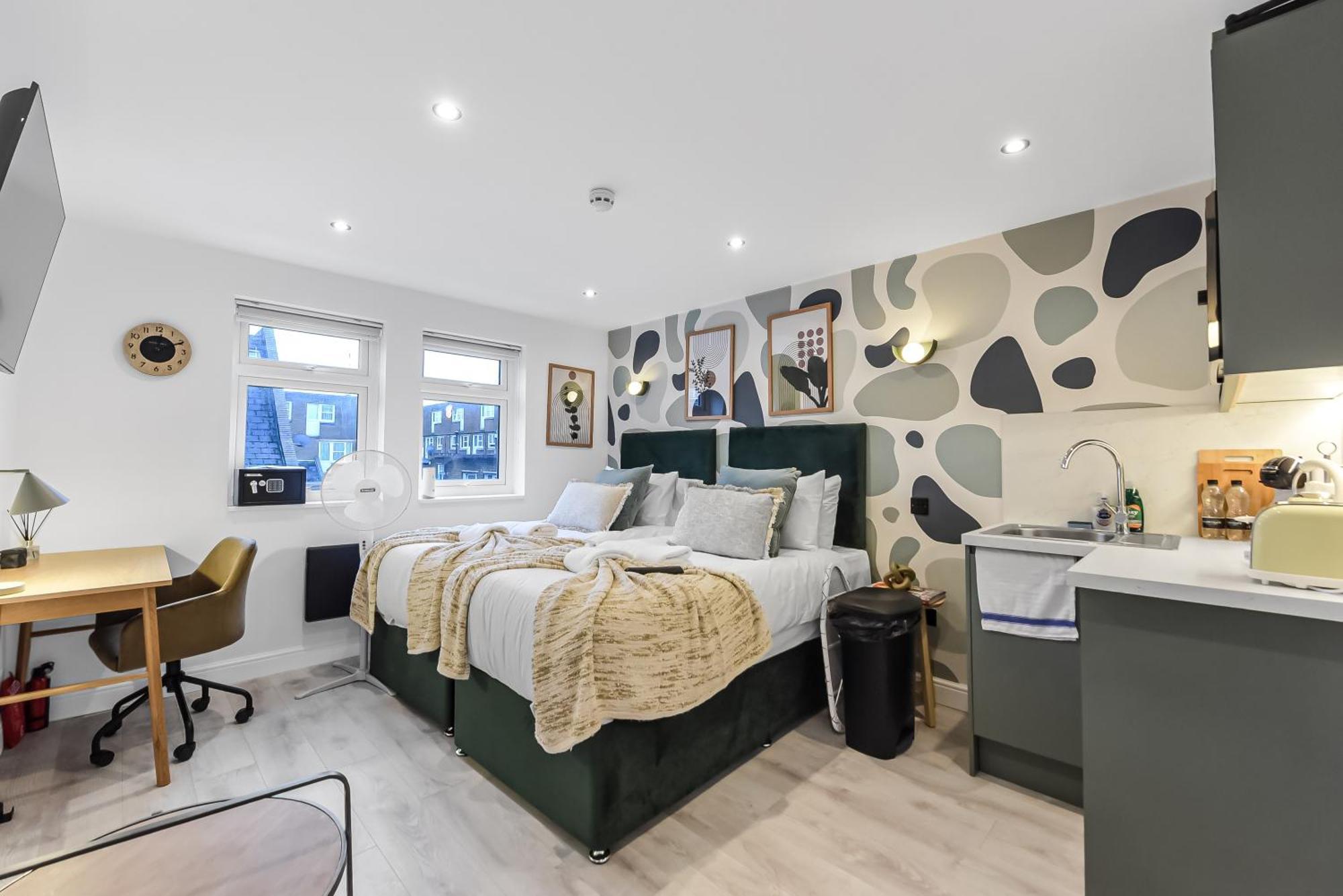 Chic & Trendy Designer With Full Kitchen Lägenhet *