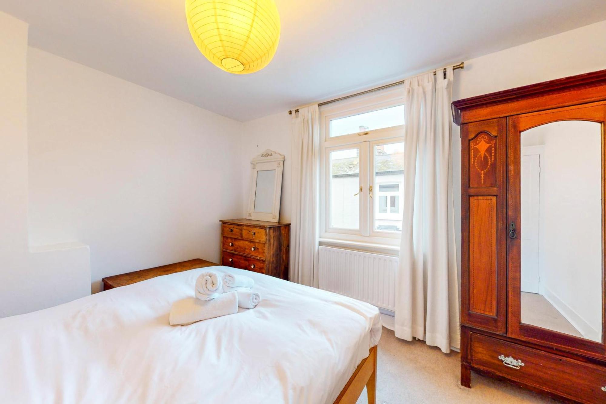 Tranquil 2bed With Communal Garden Near Train Station Holiday home *