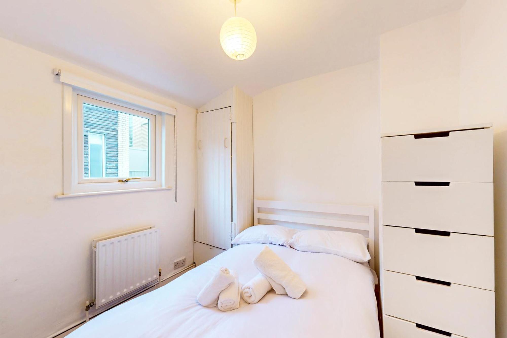 Tranquil 2bed With Communal Garden Near Train Station Holiday home *