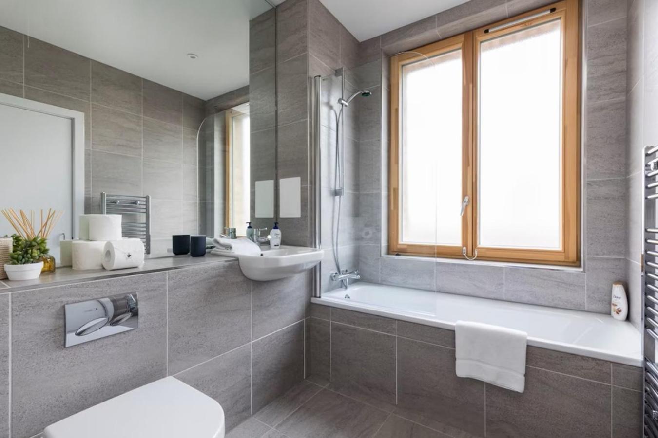 Modern Designed 2 Bed Penthouse Sleeps Five Leilighet *