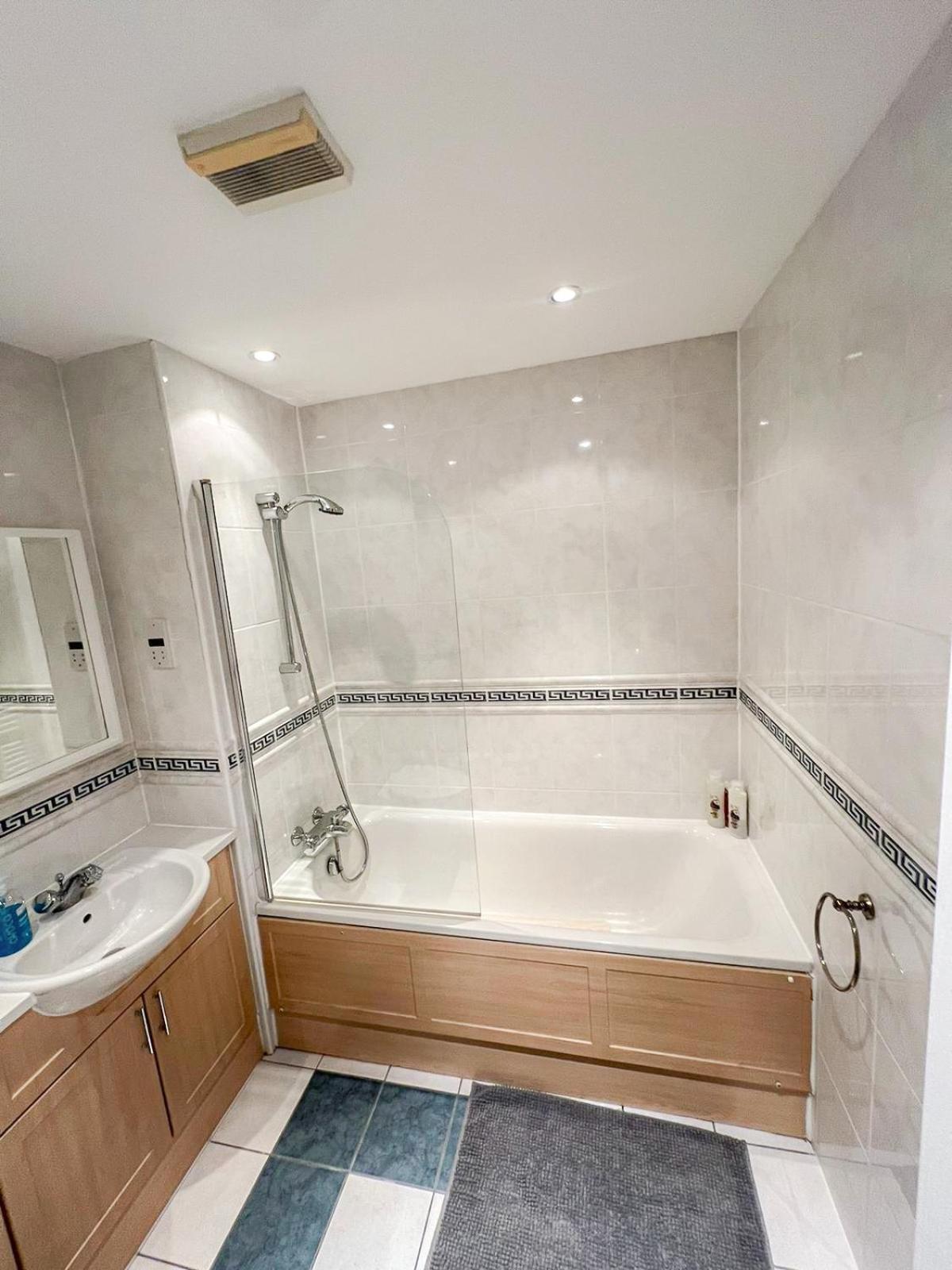 Appartement 3 Bedroom Flat With Free Secured Parking In Borough Near The Shard, Bermondsey Londres