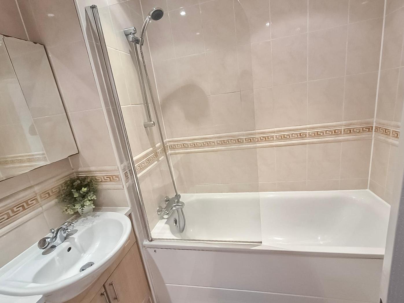 Appartement 3 Bedroom Flat With Free Secured Parking In Borough Near The Shard, Bermondsey *