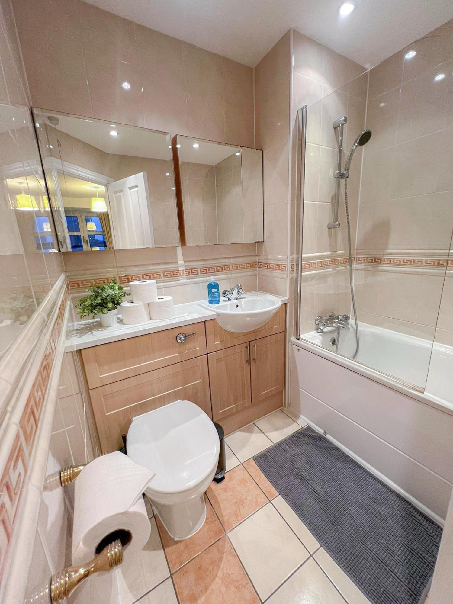 3 Bedroom Flat With Free Secured Parking In Borough Near The Shard, Bermondsey Appartement Londres
