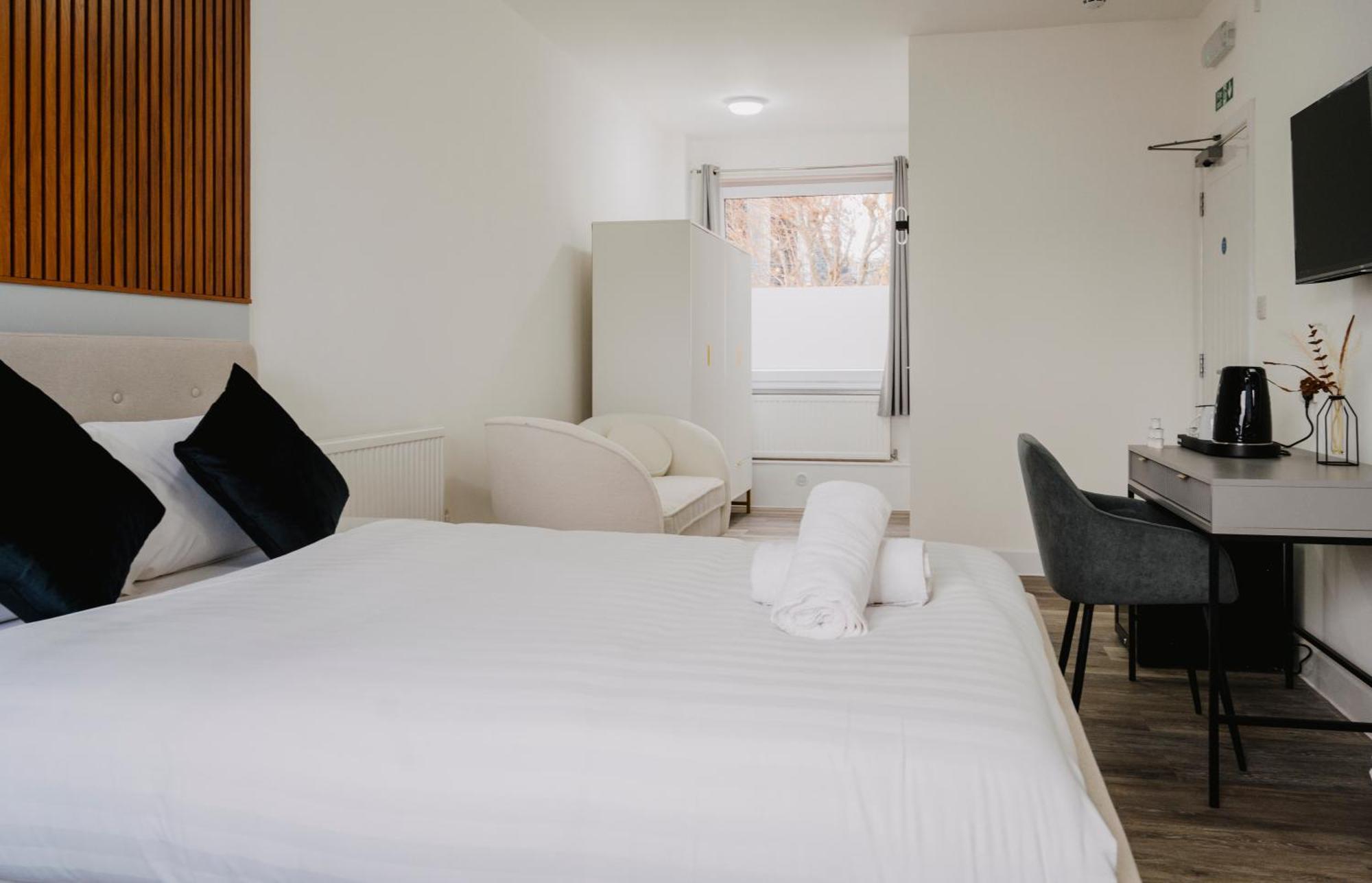 Wns Skylines Village Hotell *