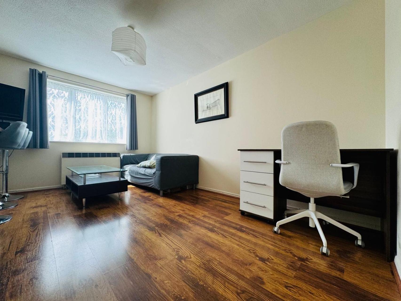 Appartamento Self Contained 1 Bed Flat Next To Transport For Canary Wharf And Excel, O2 With Free Parking *