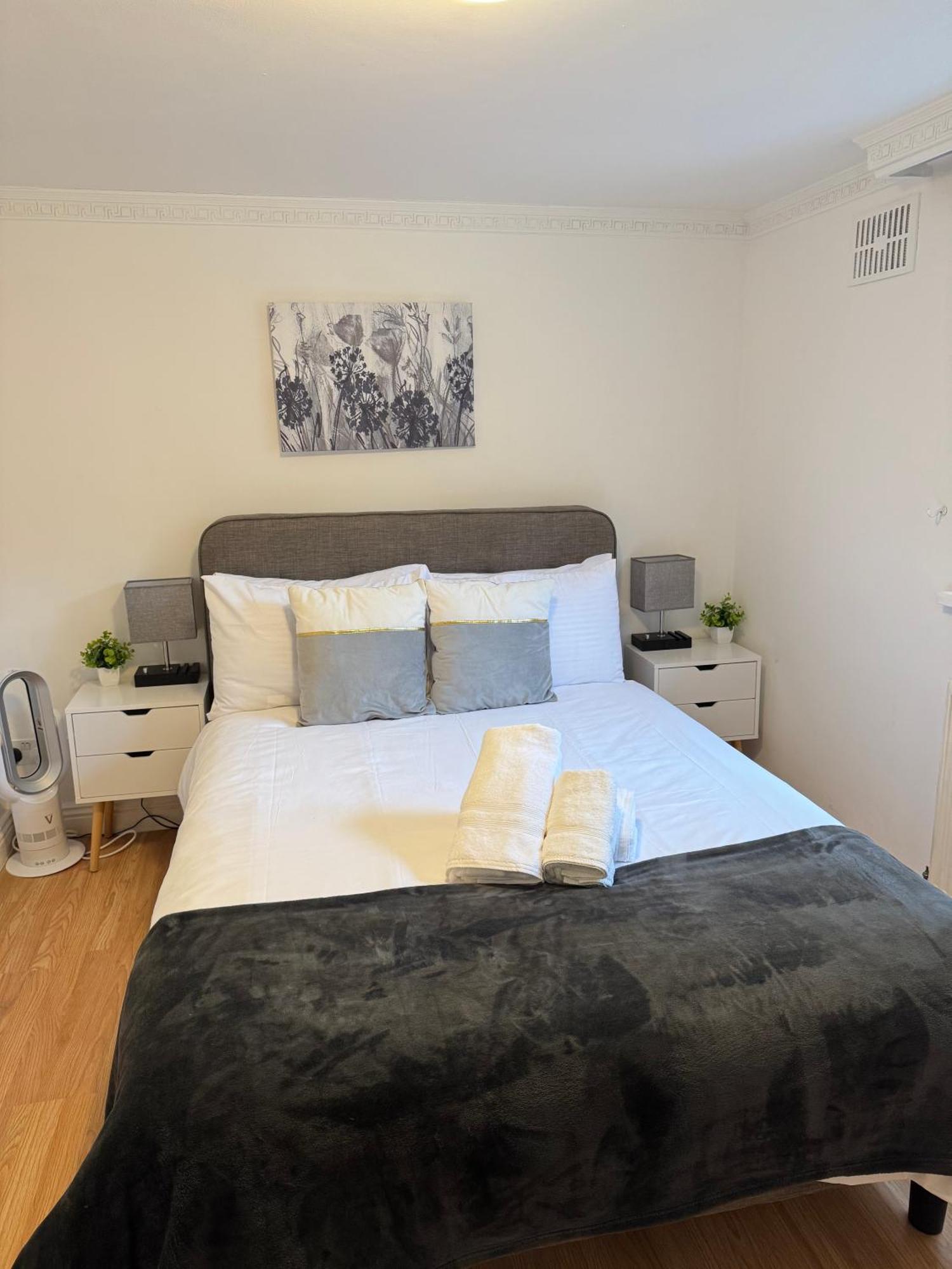 Charming And Affordable Flat For 4 People In Baker Street Zone 1 With Breakfast Appartamento Londra
