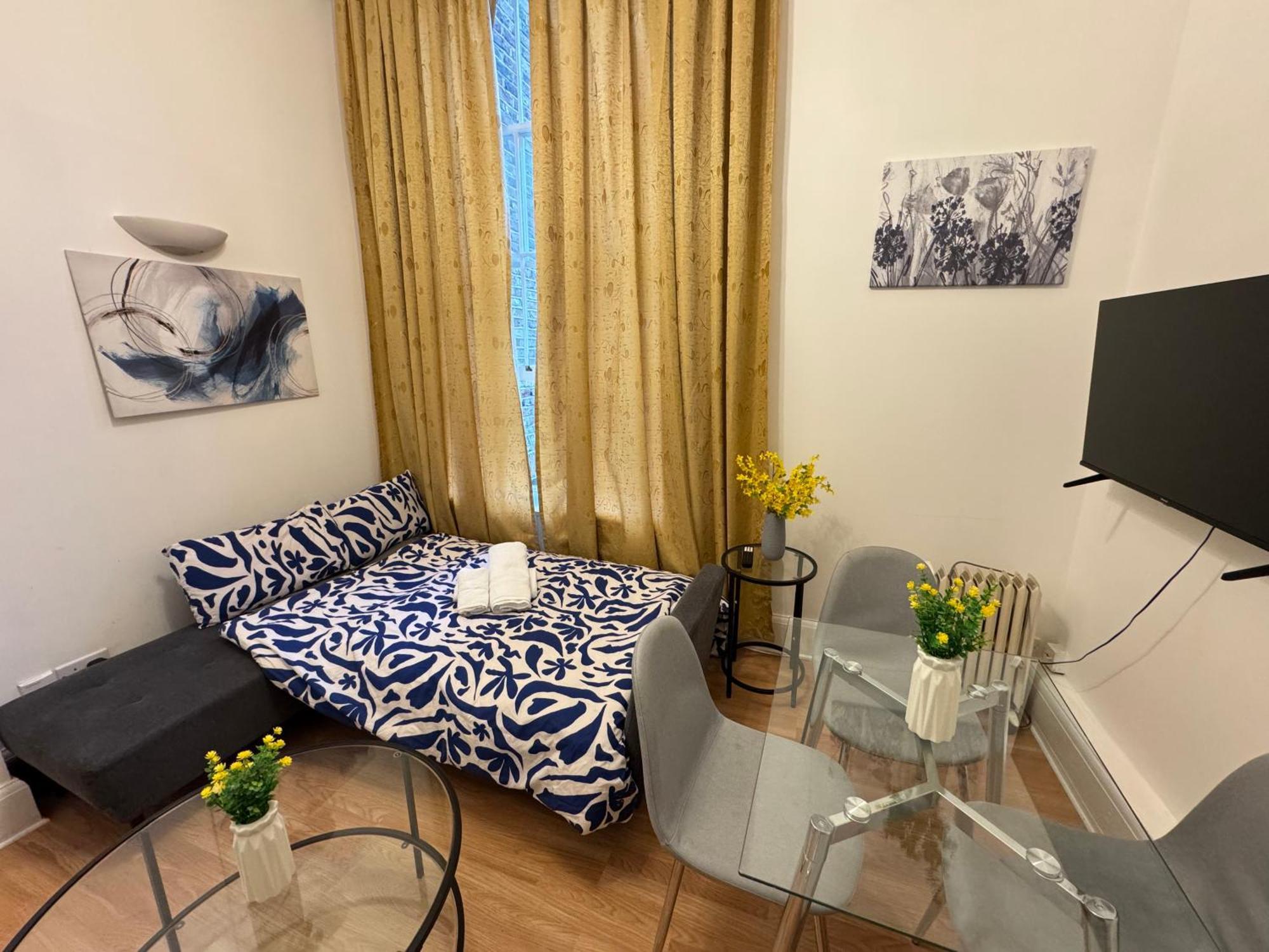 Charming And Affordable Flat For 4 People In Baker Street Zone 1 With Breakfast Appartamento Londra