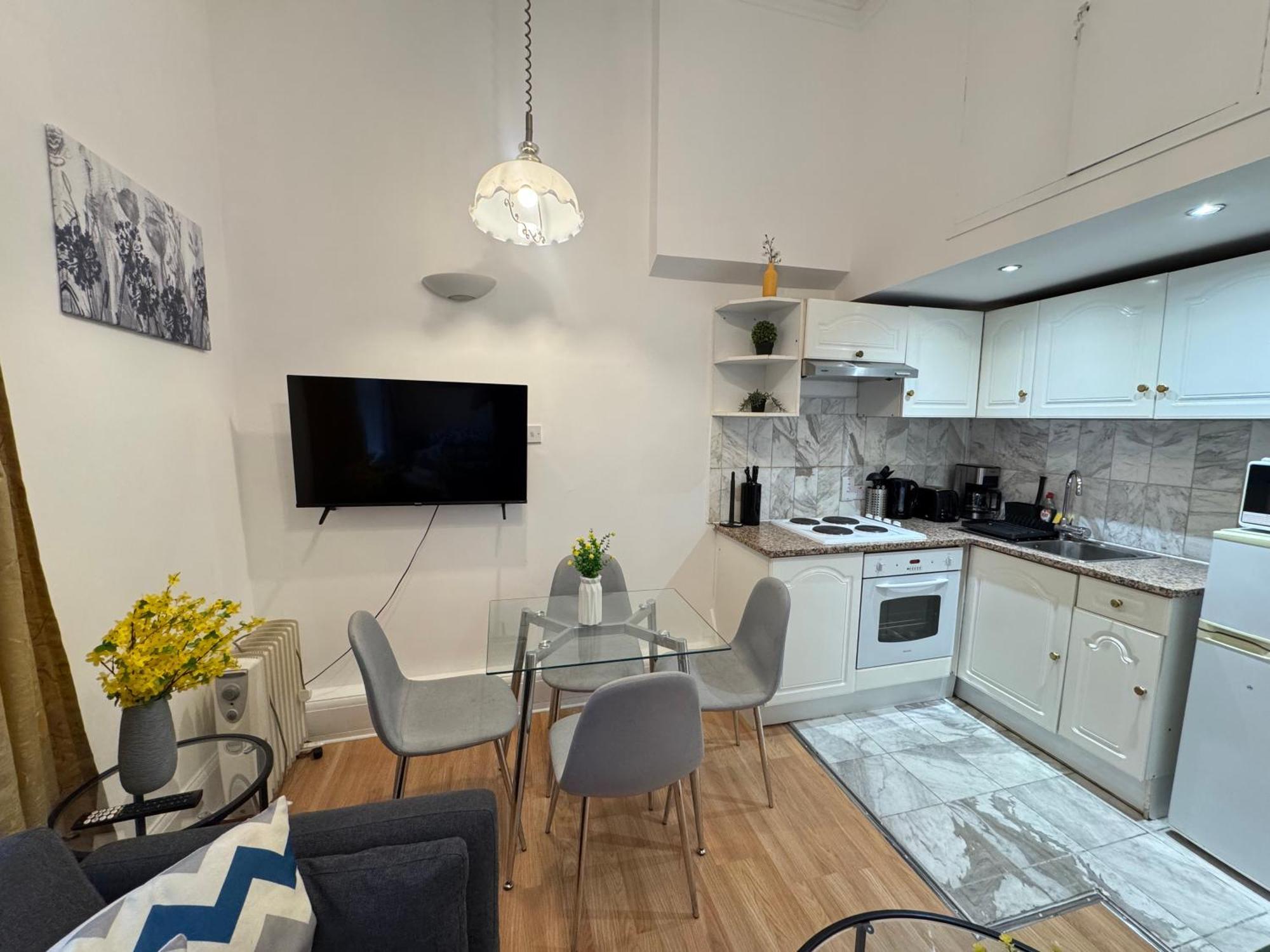 Charming And Affordable Flat For 4 People In Baker Street Zone 1 With Breakfast Londra