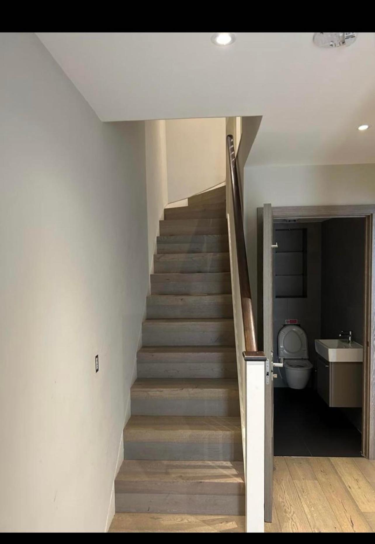 A Stunning 2 Bed Flat To Let In Victoria Londen