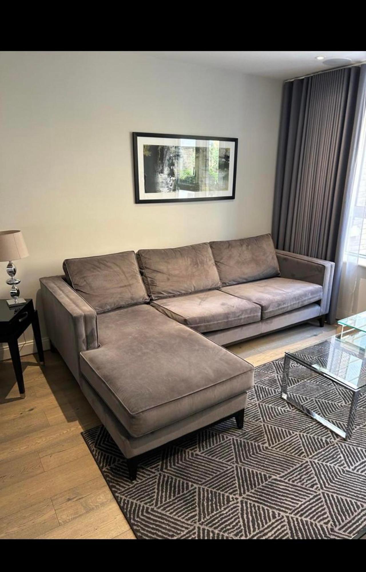 A Stunning 2 Bed Flat To Let In Victoria Appartement