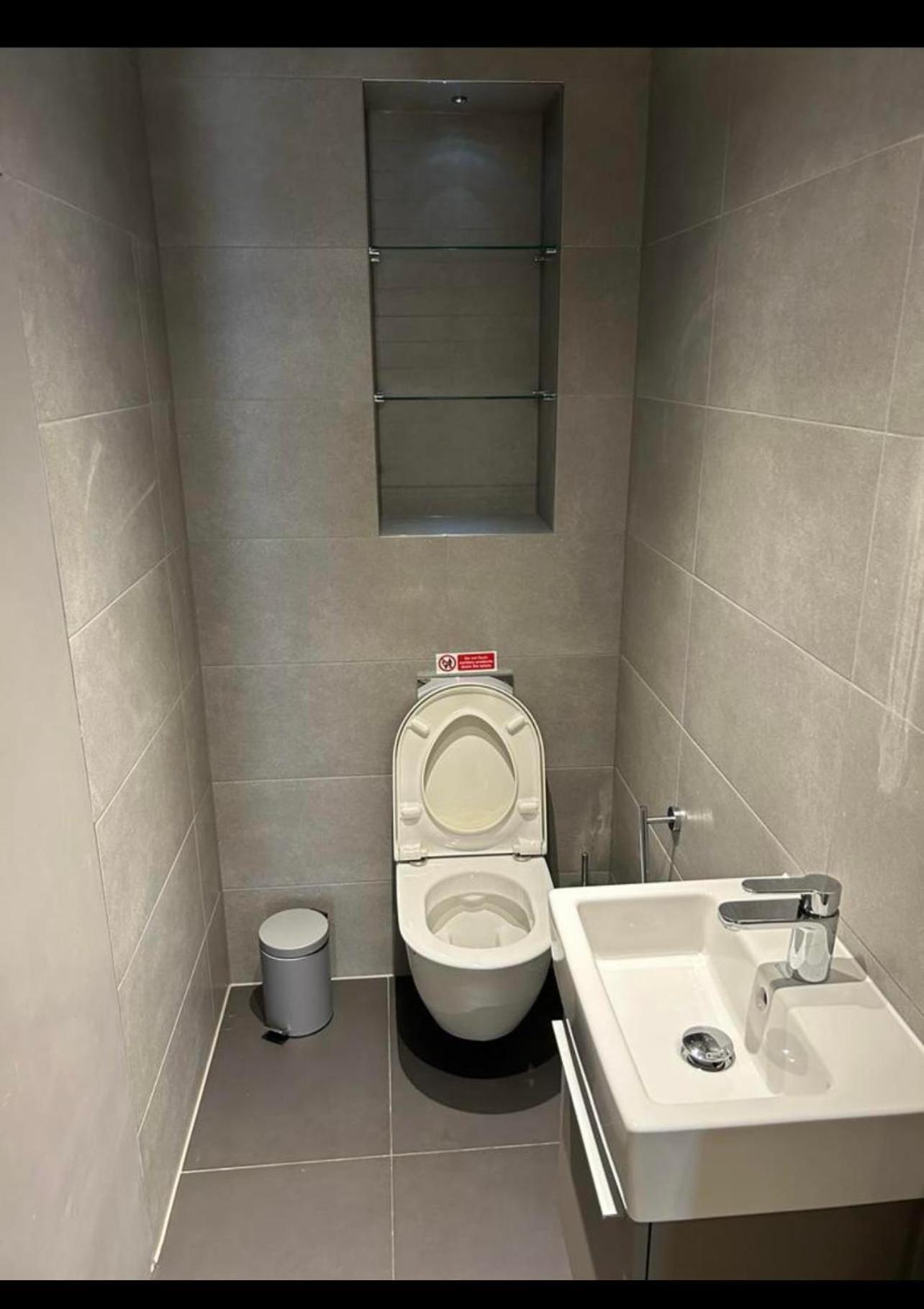 A Stunning 2 Bed Flat To Let In Victoria Lägenhet London