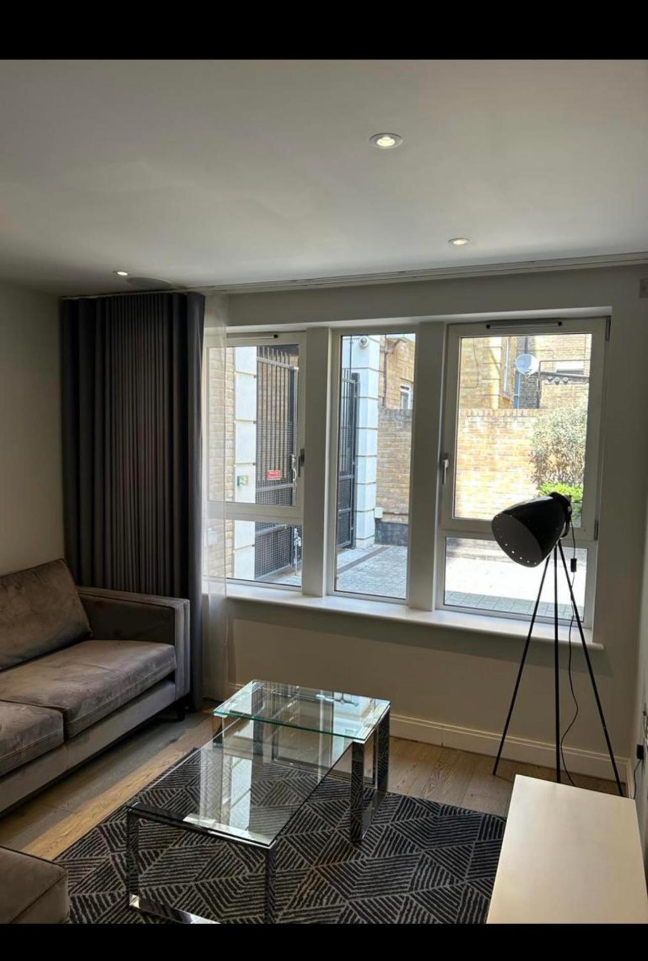 A Stunning 2 Bed Flat To Let In Victoria Appartement