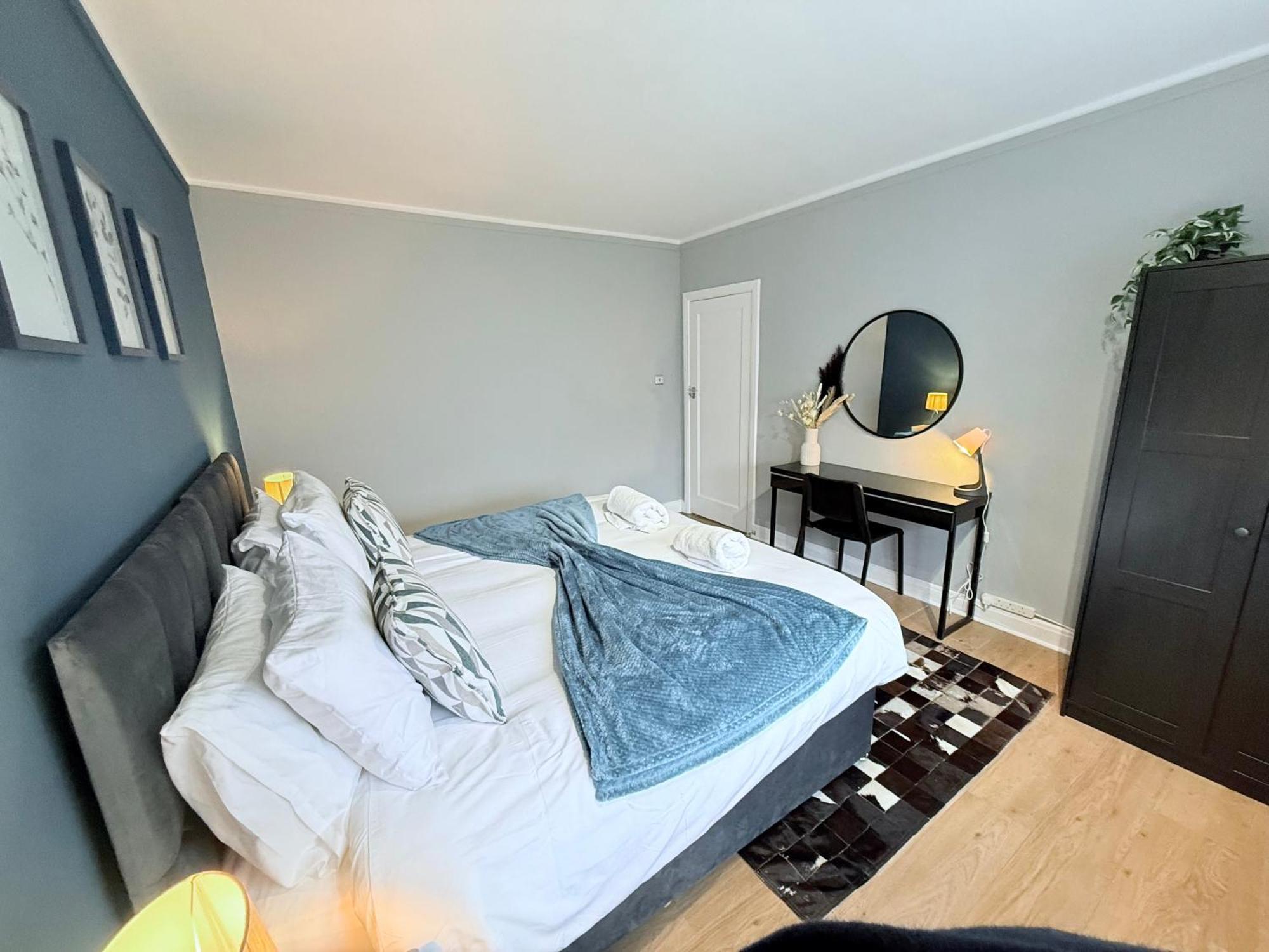 Staylondon - Sleeps 6 With Free Parking - Tourist, Concerts & Matches Apartment