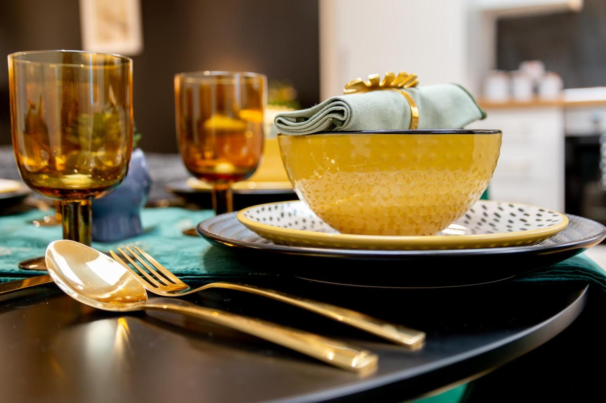 Lägenhet Stylish 2 Bedroom Haven In Zone 2-15 Mins To Central London- Garden & Parking Available! 5 Beds-Sleeps 6 People- Instant Book & Self Check-In! Save 20 Percent On Stays Of 7 Nights Or More ! London
