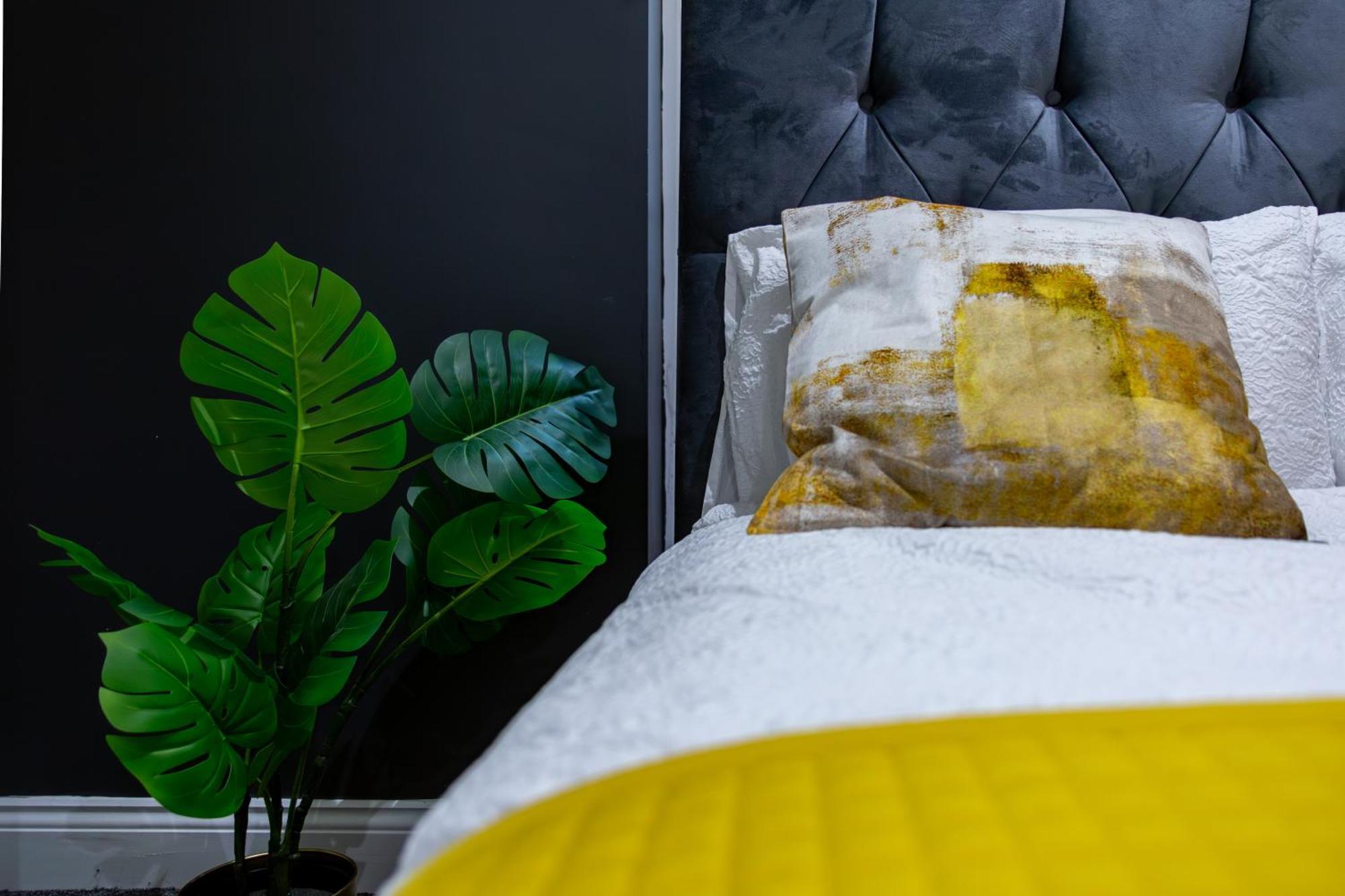 Lägenhet Stylish 2 Bedroom Haven In Zone 2-15 Mins To Central London- Garden & Parking Available! 5 Beds-Sleeps 6 People- Instant Book & Self Check-In! Save 20 Percent On Stays Of 7 Nights Or More !