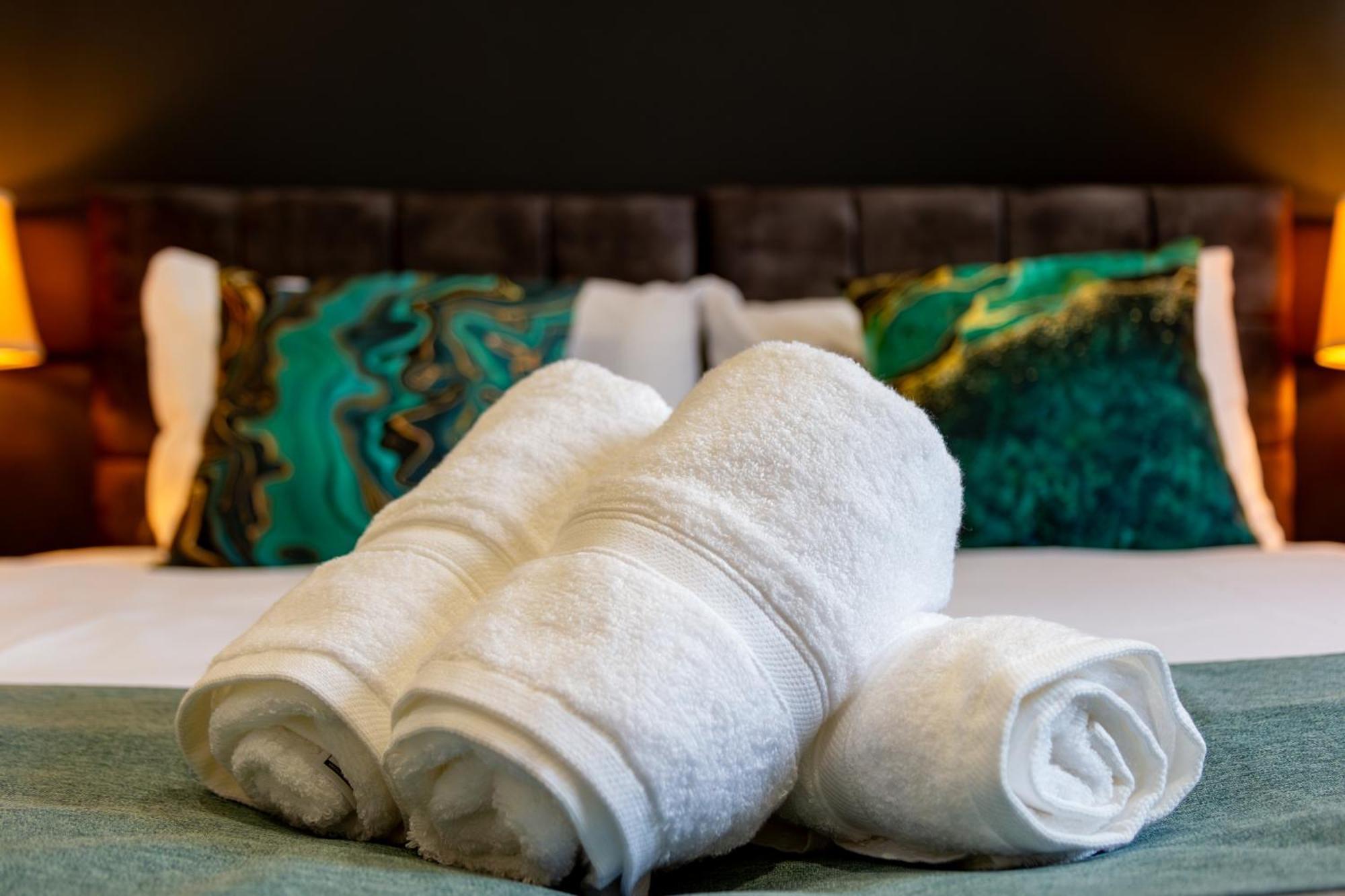 Lägenhet Stylish 2 Bedroom Haven In Zone 2-15 Mins To Central London- Garden & Parking Available! 5 Beds-Sleeps 6 People- Instant Book & Self Check-In! Save 20 Percent On Stays Of 7 Nights Or More ! *