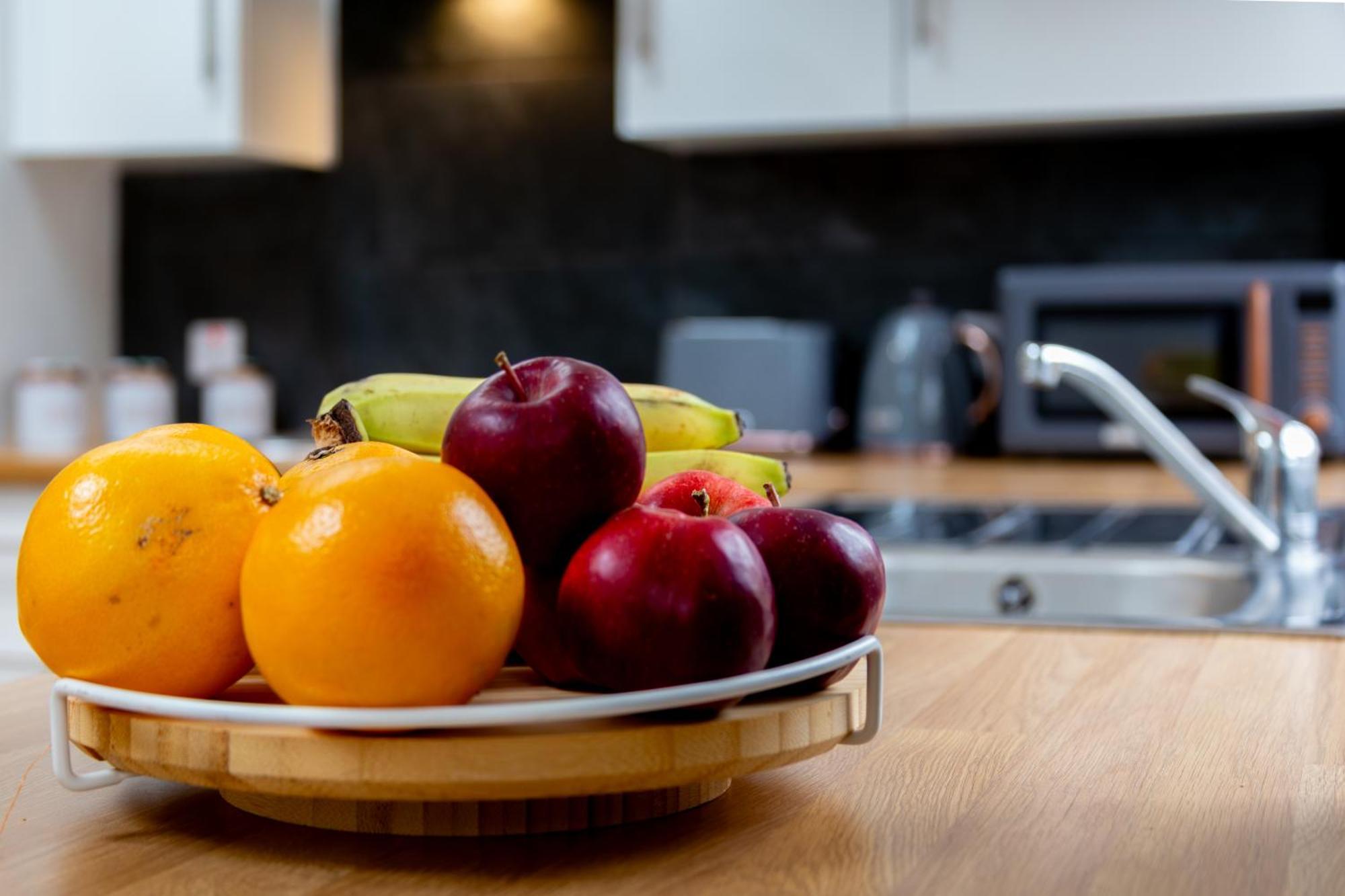 Stylish 2 Bedroom Haven In Zone 2-15 Mins To Central London- Garden & Parking Available! 5 Beds-Sleeps 6 People- Instant Book & Self Check-In! Save 20 Percent On Stays Of 7 Nights Or More ! Lägenhet