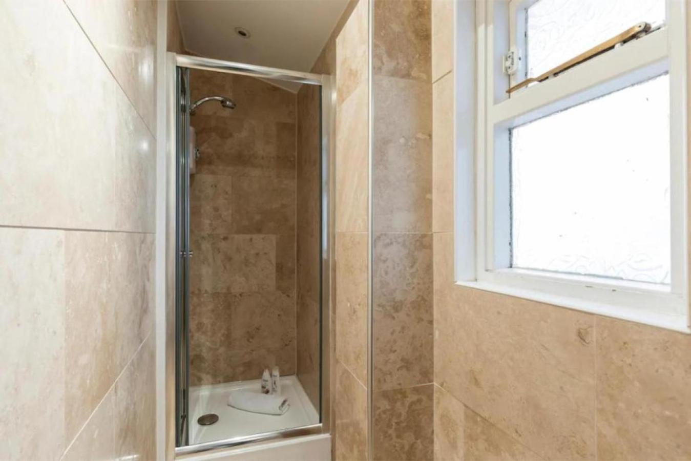 Stunning 2bed 2bath In Earls Court Sleeps Six Apartment London
