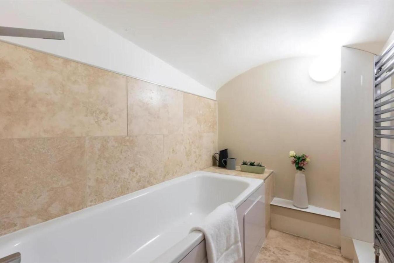Stunning 2bed 2bath In Earls Court Sleeps Six * London